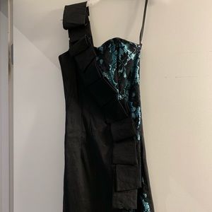 One shoulder stunning dress